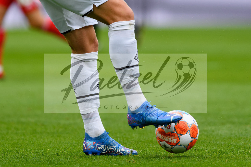 FCUBMG20210829_112 | Fussball, Herren: . Ball am Fuss beim Spiel der 1. Bundesliga zwischen 1. FC Union Berlin und Borussia Moenchengladbach im Stadion An der Alten Foersterei am 29.08.2021 in Berlin, Deutschland. - Realisiert mit Pictrs.com