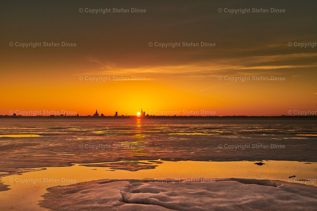pier of Heringsdorf on German isle of Usedom in sunrise light | pier of Heringsdorf on German isle of Usedom in sunrise light - Realisiert mit Pictrs.com