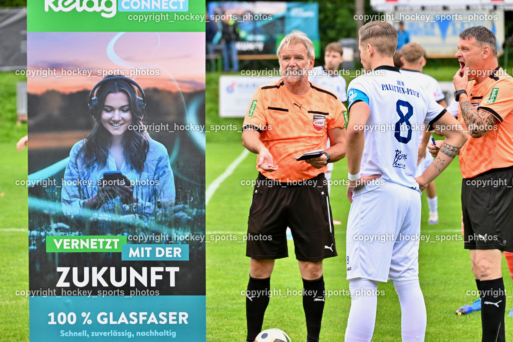 SV Arnoldstein vs. ATUS Velden | Meschnark Lukas Referee, Querer Heinz Referee, #8 Fabian Kopeinig ATUS Velden, SV Arnoldstein vs. ATUS Velden, SV Arnoldstein vs. ATUS Velden am 16.09.2025 in Arnoldstein (Waldparkstadion Arnoldstein), Austria, (Photo by Bernd Stefan)