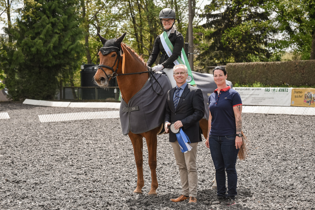 DSC_9186 | Pferde- und Turnierfotografie in Westsachsen. Pferdeportraits, Auftragszeichnungen und intuitive Kunst.