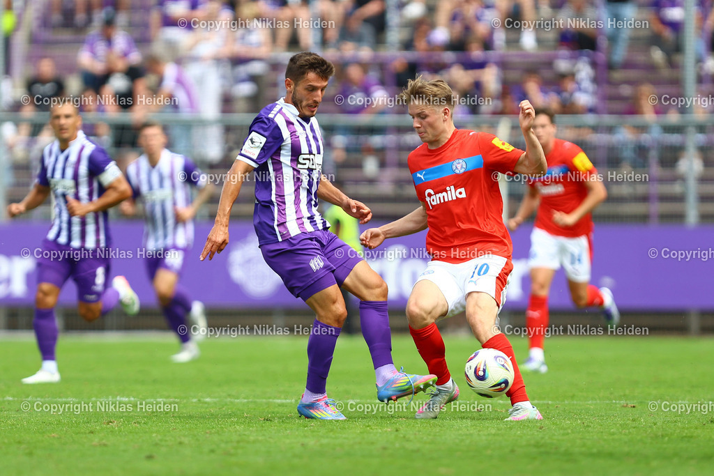 NH_VfLOsnabrück_HolsteinKiel_Testspiel_26072025 | #7 Bashkim Ajdini (VfL Osnabrück), #10 Jonas Therkelsen (Holstein Kiel)Fußball I Herren I Testspiel I Saison 2025-2026  I VfL Osnabrück - Holstein Kiel I 26.07.2025 I Stadion Bremer Brücke