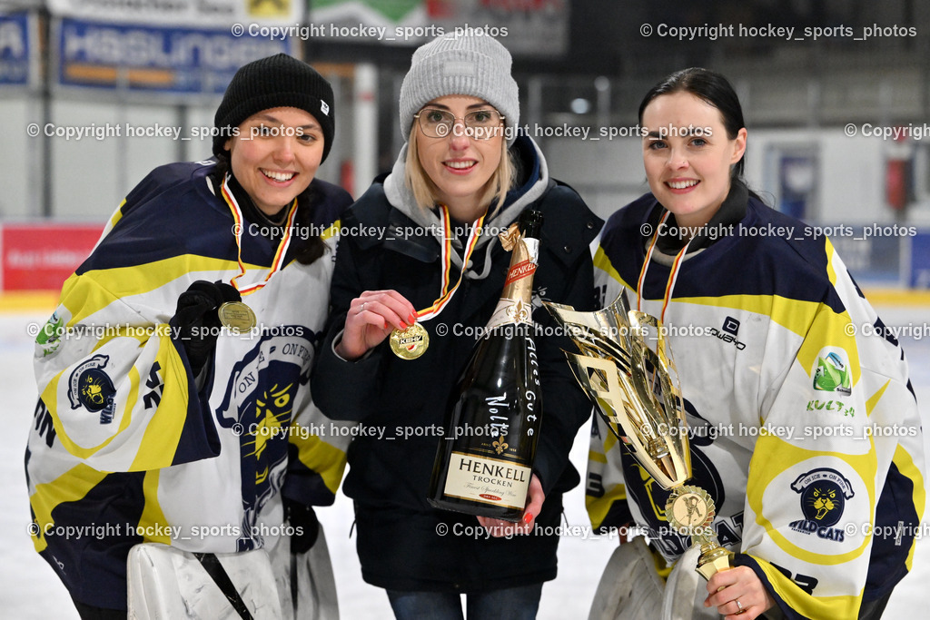WILDCATS PATERNION & Lady Hawks Siegerehrung-Meisterfeier | #24 EisendleAlexandra Wildcats Paternion, Melanie Lesacher, #33 Oberauner Marianne Wildcats Paternion, WILDCATS PATERNION &amp; Lady Hawks Siegerehrung-Meisterfeier, WILDCATS PATERNION &amp; Lady Hawks Siegerehrung-Meisterfeier am 12.03.2025 in Steindorf (Ossiachersee Halle), Austria, (Photo by Bernd Stefan)