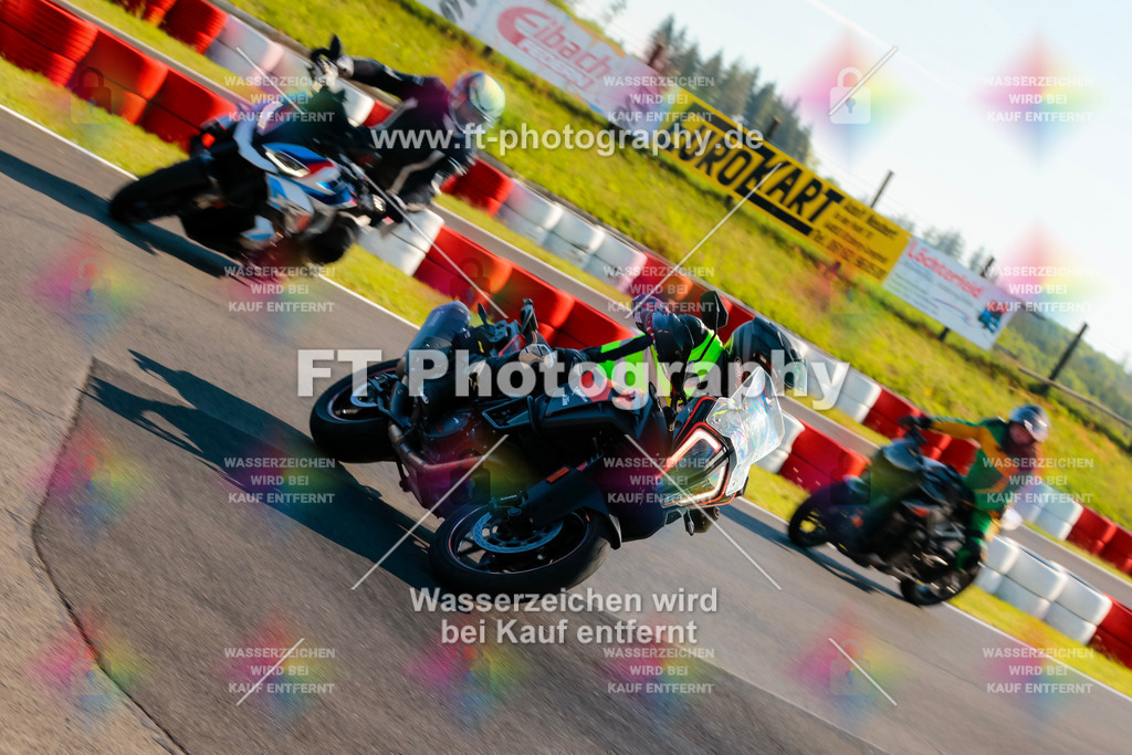 Moto-TeamOBK-21084 | Hier findet Ihr Bilder von Touristenfahrten auf der Nürburgring Nordschleife oder von anderen Veranstaltungen die ich besucht habe. Viel Spass beim Durch Schauen 
