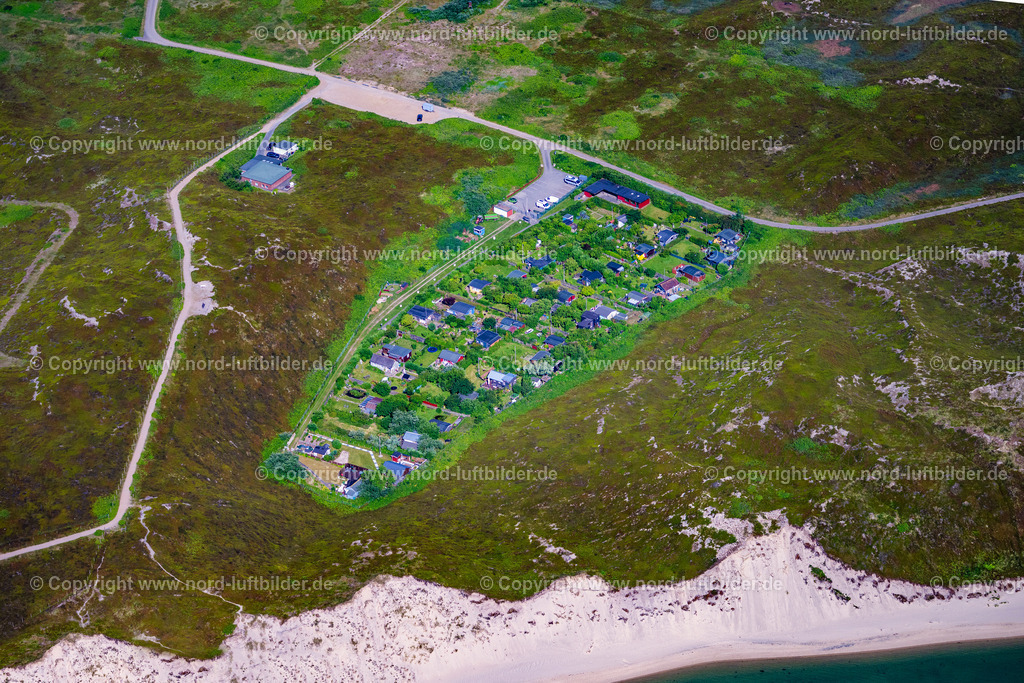 Sylt_Hörnum_Kleingartenverein_Hörnum_Aussichtspunkt_Hörnumer_Moewennest_ELS_9308210625 | HöRNUM (SYLT) 21.06.2025 Kleingartenanlagen des Vereins - der Laubenkolonie " Hörnum " an der Straße Osterende in Hörnum (Sylt) Insel Sylt im Bundesland Schleswig-Holstein, Deutschland. Weiterführende Informationen bei: Landesverband der Kleingartenvereine Schleswig-Holsteins e. V.. // Allotments gardens plots of the association - the garden colony " Hoernum " on street Osterende in Hoernum (Sylt) island Sylt in the state Schleswig-Holstein, Germany. Further information at: Landesverband der Kleingartenvereine Schleswig-Holsteins e. V.. Foto: Martin Elsen