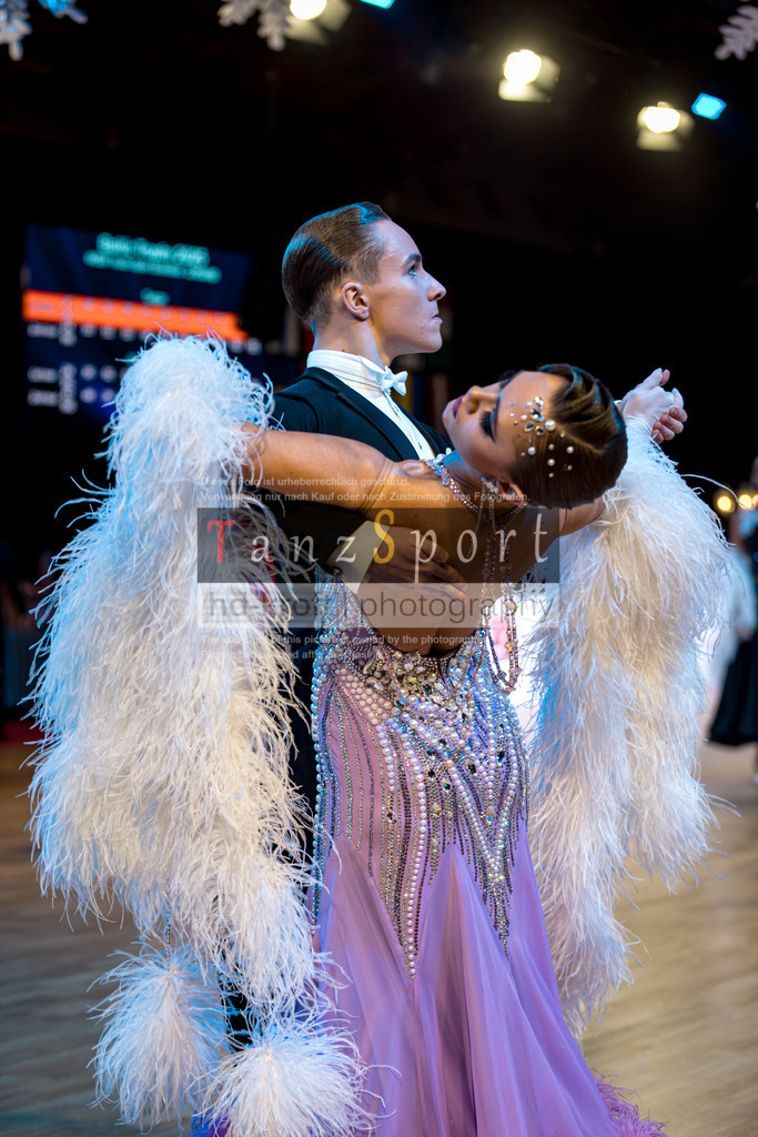 20251214_Baltic-Trophy_2745-2 | Tanzsportbilder, Standardtanz, Lateintanz, WDSF, DTV, LTVB, dancecomp, goc, hessen tanzt, blaues band der spree, walzer, tango, wiener walzer, slowfox, quickstepp, samba, rumba, cha-cha-cha, paso doble. jive, hd-kroft photography, turniertanzsport