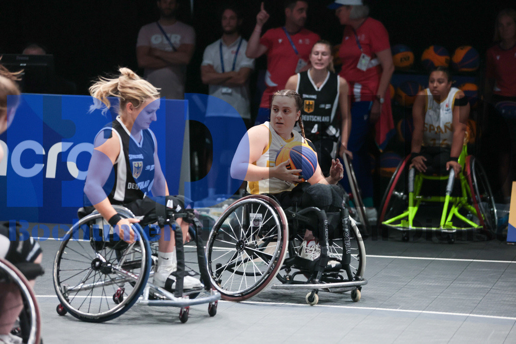 SES_TTG3X320250717-123 | bond - Realisiert mit Pictrs.com