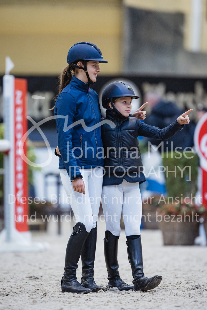 221112_Warstein_L-Spr-109 | Deine schönsten Turniermomente als professionelle Fotos! Entdecke hochwertige Pferdesport-Fotografie im Online-Shop. Jetzt Fotos finden & bestellen!