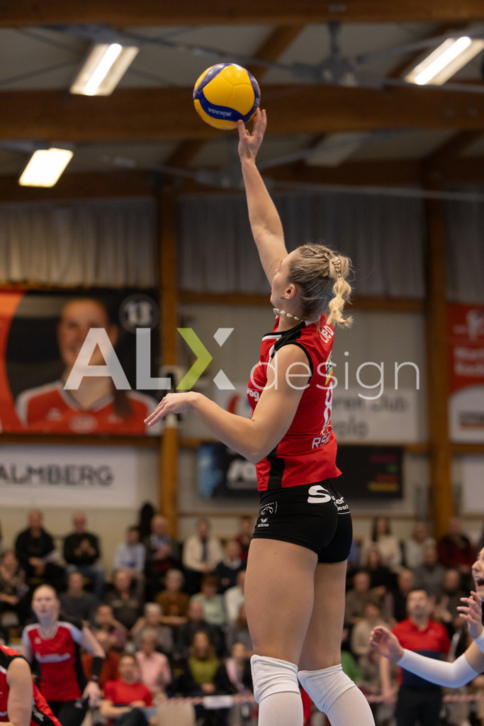 Volleyball I Frauen I Saison 2025-2026 I Volleyball NLA | Women I 1/4 Finals I VC Kanti Schaffhausen - BIWI Volleyball Franches-Montagnes I 21.02.2026 | 8 Lina-Marie Lieb (DE) (VC Kanti Schaffhausen) – Aussen - Realisiert mit Pictrs.com