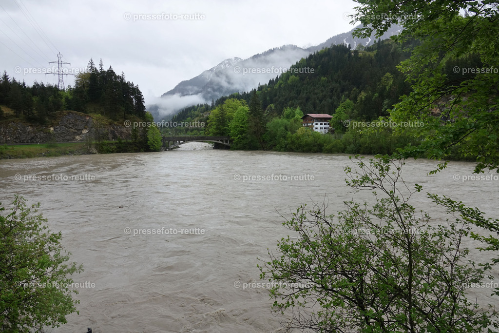 welltvi-Ulrichsbruecken-B179-Pinswang-Hochwasser-21052019-DSD01434 | Info aus dem Bezirk Reutte/Ausserfern Tirol sowie eine umfangreiche Bilddatenbank über die gesamte Region: Lechtal, Talkessel Reutte, Tannheimertal, Zwischentoren. Lech, Plansee, Zugspitze, Grenztunnel, B179, Fernpassstraße, Verkehr, Lawinen, Tradition, - Realisiert mit Pictrs.com