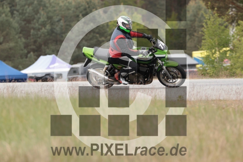 0078-20250511_13106 | Schöne Erinnerungen an spannende Momente - das festzuhalten ist unser Job. PIXELrace.de ist seit 2003 auf den Rennstrecken Europas unterwegs um die Action draußen beim Fahren und die wunderbare Stimmung imm Fahrerlager für euch einzufangen.