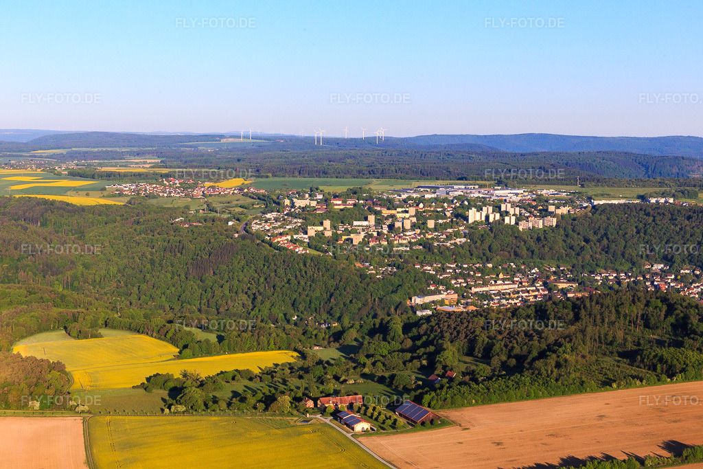 Luftbild: Ortsansicht aus Osten im Ortsteil Reinhardshof in Wertheim im Bundesland Baden-Württemberg in Deutschland. Foto: IMG_146667.jpg vom 11.05.2025 durch Werner Riehm/FLY-FOTO.de