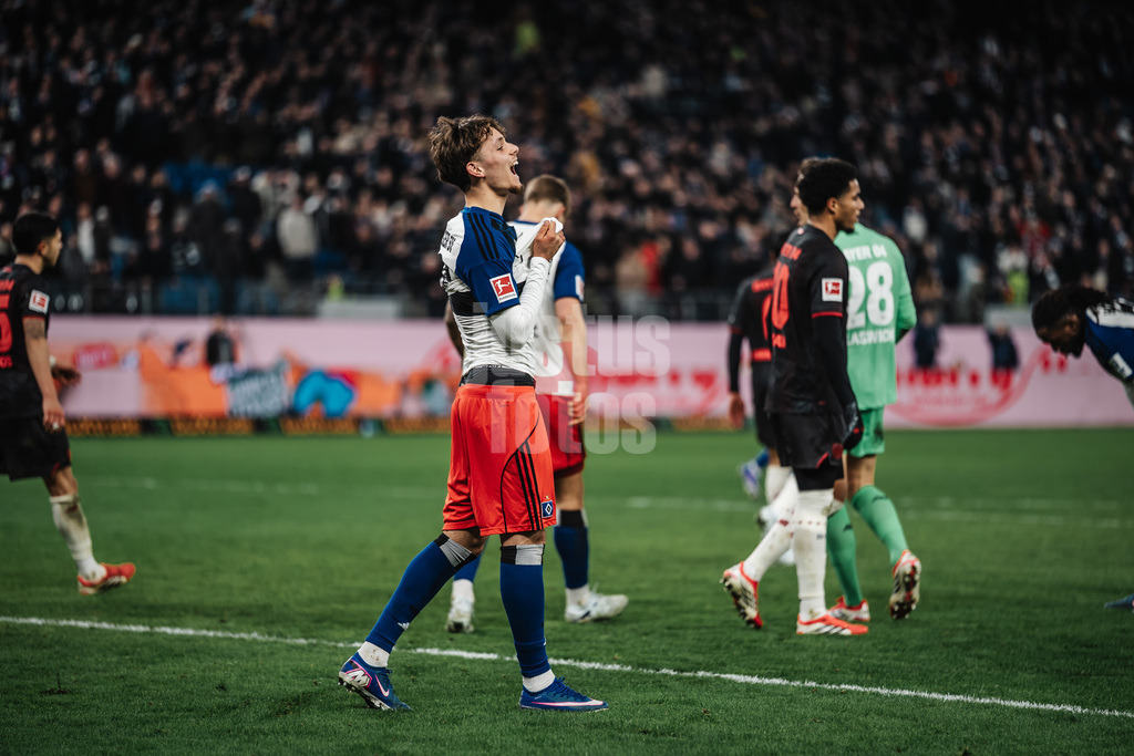 Fußball | Männer | Saison 2025/2026 | 1. Fußball-Bundesliga | 17. Spieltag | Hamburger SV vs. Bayer 04 Leverkusen | 04.03.2026 | Otto Stange (#49, HSV) ärgert sich