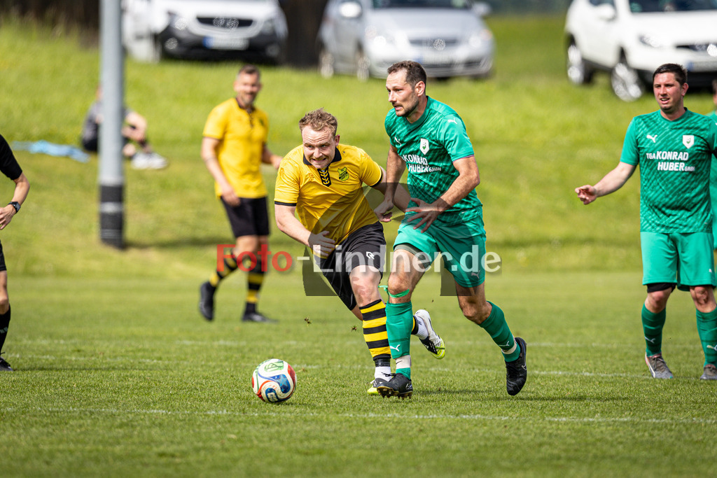 SV Haunshofen gegen TSV Perchting-Hadorf | Fußball Herren A-Klasse Gruppe 5 Zugspitze 2025/26 24. Spieltag, SV Haunshofen gegen TSV Perchting-Hadorf, 20260517,Zweikampf,2026-05-17 in 82407 Haunshofen (Rasenplatz 1, Hauptstraße 60), Tobias RAMPF (TSV Perchting-Hadorf 10), Tim FREIWALD (SV Haunshofen 22)Copyright: WolfgangxLindner www.foto-lindner.de