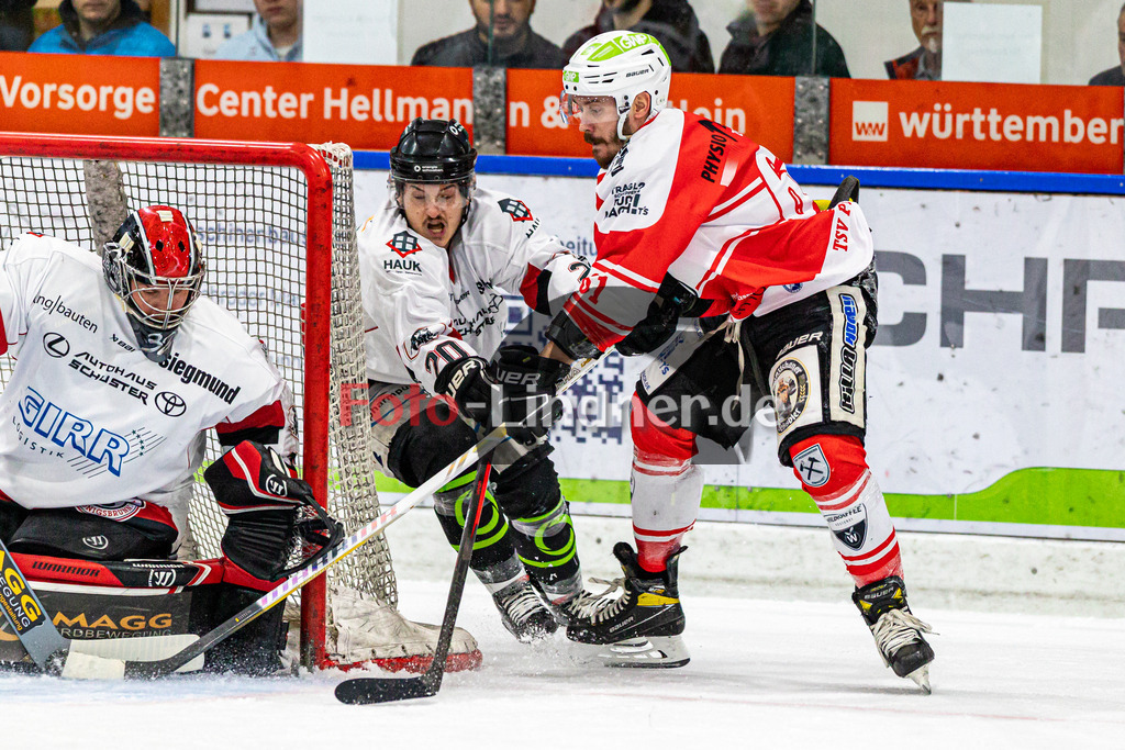 Spiel 1 Finale TSV Peißenberg Miners vs EHC Königsbrunn | Eishockey Bayernliga Playoffs 2023/2024, Spiel 1 Finale TSV Peißenberg Miners vs EHC Königsbrunn, 20240322,
Torchance Martin ANDRÄ (Miners 61),
2024-03-22 in Peißenberg (Eisstadion)
32 Stefan VAJS (EHC Goalie 32), 20 Philipp SANDER (EHC 20), 61 Martin ANDRÄ (Miners 61)
Copyright: WolfgangxLindner foto-lindner.de