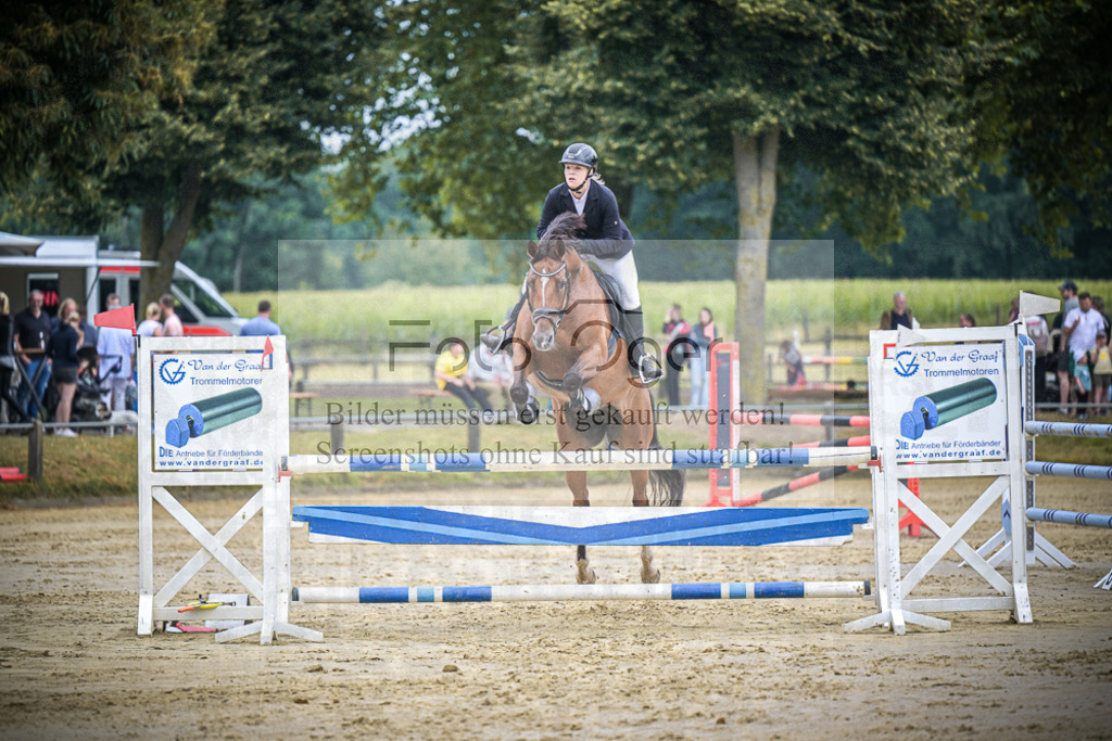 DOS_2360 | Entdecke hochwertige Reitturnierfotos von Foto Oger. Professionell, emotional und authentisch – jetzt Lieblingsmomente im Shop bestellen.Deutschlandweite Turnierfotografie. - Realisiert mit Pictrs.com