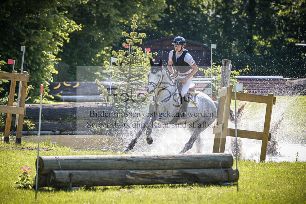 DOS_7340 | Entdecke hochwertige Reitturnierfotos von Foto Oger. Professionell, emotional und authentisch – jetzt Lieblingsmomente im Shop bestellen.Deutschlandweite Turnierfotografie. - Realisiert mit Pictrs.com
