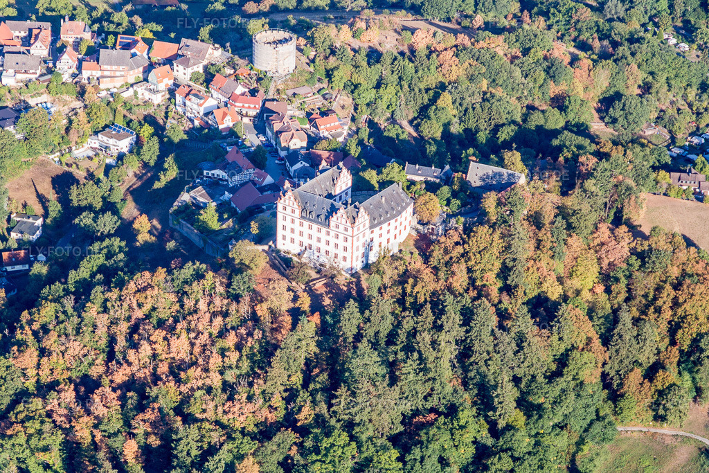 Luftbild: Fischbachtal, Schloß Lichtenberg im Ortsteil Niedernhausen in Fischbachtal im Bundesland Hessen in Deutschland. Foto: IMG_110963.jpg vom 08.09.2018 durch Werner Riehm/FLY-FOTO.de
