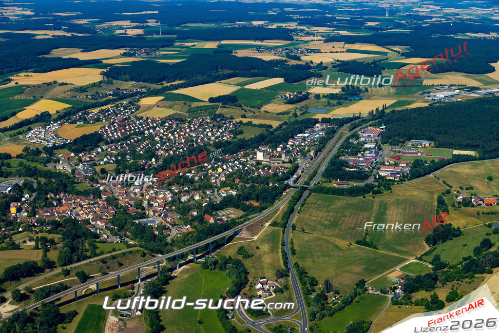 Aktuelles Luftbild von  Emskirchen - Die Luftaufnahme wurde 2022 mittels UL-Flugzeug erstellt ( keine Drohne ) - hochauflösende Kamera-Systeme von  Canon -Beste Qualität - Für grossformatige Ausdrucke geeignet. Die Geschenkidee !