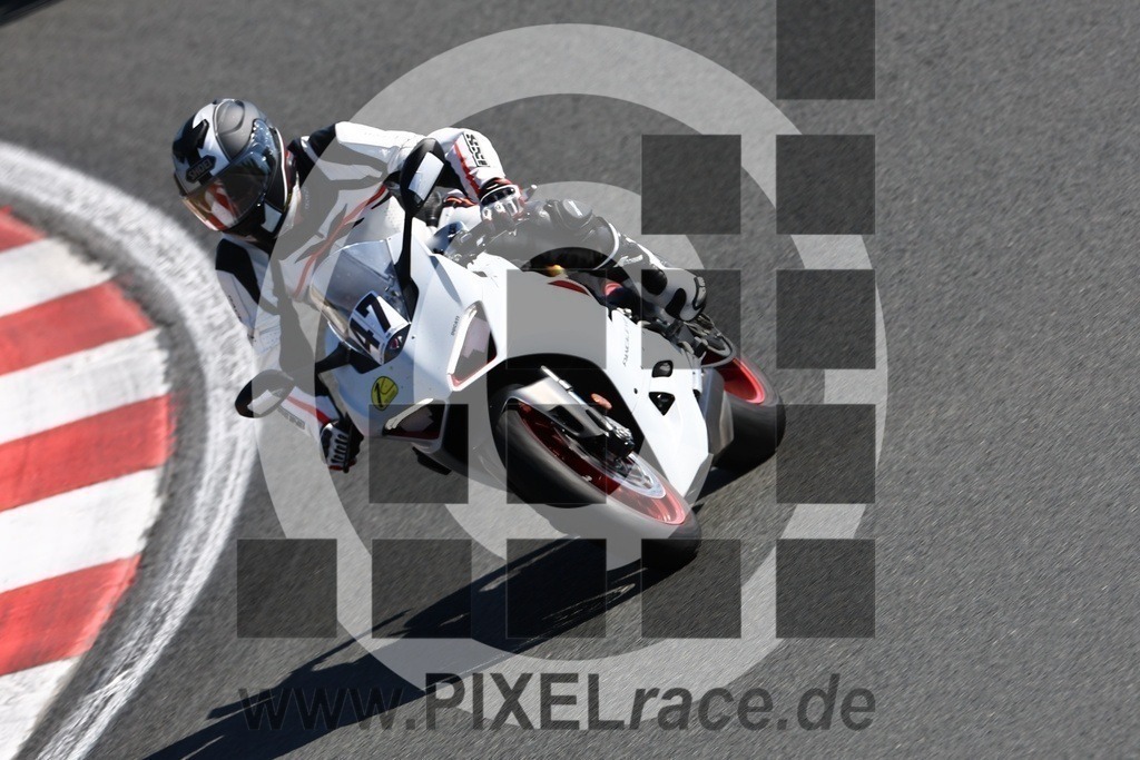 0047-20240514_06383 | Schöne Erinnerungen an spannende Momente - das festzuhalten ist unser Job. PIXELrace.de ist seit 2003 auf den Rennstrecken Europas unterwegs um die Action draußen beim Fahren und die wunderbare Stimmung imm Fahrerlager für euch einzufangen.