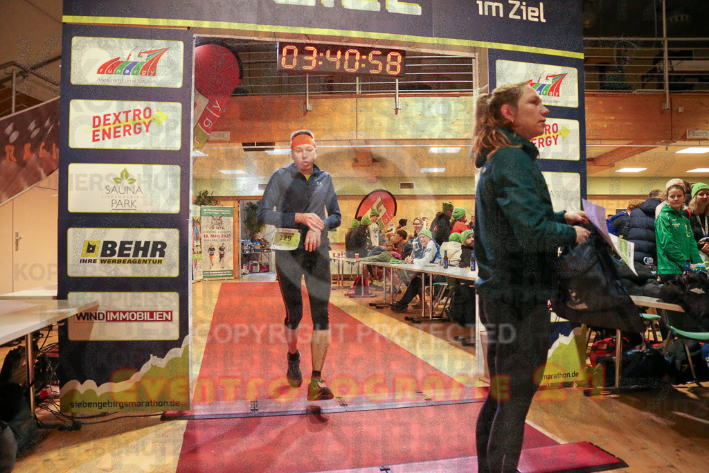 241208_1243_EX1_7850 | Sportfotografie im Rhein-Sieg Kreis, Köln, Bonn, NRW, Rheinland Pfalz, Hessen, etc. Unser Tätigkeitsfeld umfasst den Laufsport vom Volkslauf über den Marathon, Duathlon, Triathon bis zum Ultralauf wie Kölnpfad Ultra oder Schindertrail.