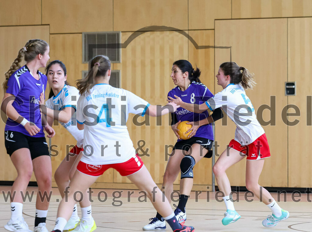 2023-03-18_054_SpVgg_Altenerding_II_gegen_HSG_Freising-Neufahrn_II | Erding, Deutschland, 18.03.2023:
Handball, Bezirksliga Frauen Altbayern 2022 / 2023, 14. Spieltag, SpVgg Altenerding II gegen HSG Freising-Neufahrn II, Endergebnis: 25:27

Elisabeth Bauschmid (SpVgg Altenerding, #6), Sofia Knecht (HSG Freising-Neufahrn, #4), Sylvia Heider (SpVgg Altenerding, #8), Carla Bluhme (HSG Freising-Neufahrn, #5)

Foto: Christian Riedel / fotografie-riedel.net