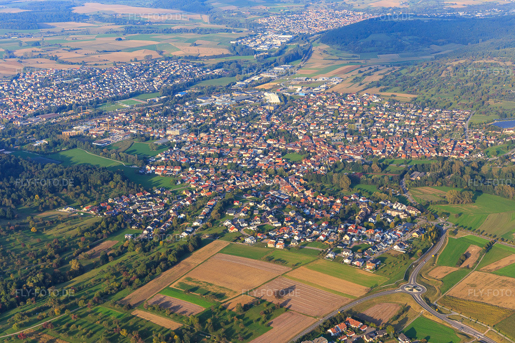 Luftbild: Ortsübersicht von Südwesten im Ortsteil Wilferdingen in Remchingen im Bundesland Baden-Württemberg in Deutschland. Foto: IMG_103615.jpg vom 23.09.2017 durch Werner Riehm/FLY-FOTO.de