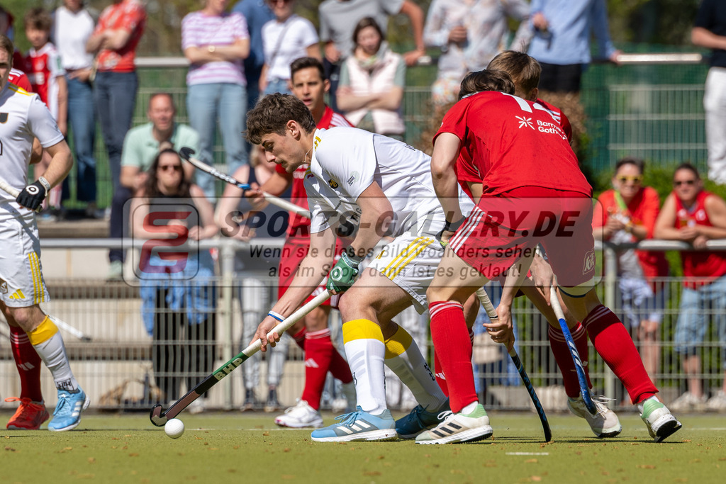 SFE_20250412_0061 | Köln, Deutschland, 12.04.2025:  Hockey 1. Bundesliga Herren Rot-Weiss Köln - Harvestehuder THC im KTHC Stadion Rot-Weiss Köln Tennis and Hockey Club am 12.04.2025 in Köln, Deutschland. (Foto von Stephan Fehrmann)Köln, Germany, 12.04.2025: Hockey 1. Bundesliga Herren Rot-Weiss Köln - Harvestehuder THC in KTHC Stadion Rot-Weiss Köln Tennis and Hockey Club at 12.04.2025 in Köln, Deutschland. (Foto from Stephan Fehrmann)