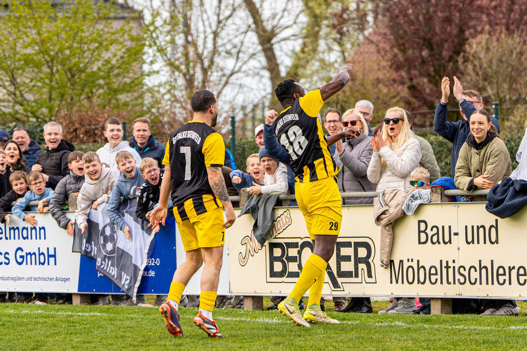 Fußball I Herren I Saison 2025-2026 I Kreisliga VEC I 22. Spieltag I SC SW Bakum - SV Falke Steinfeld I 24063 | jns.sportfotos - Realisiert mit Pictrs.com