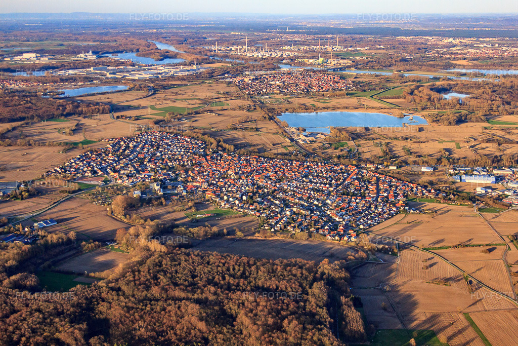 Luftbild: Stadtübersicht aus Südwesten in Hagenbach im Bundesland Rheinland-Pfalz in Deutschland. Foto: IMG_56509.jpg vom 14.04.2013 durch Werner Riehm/FLY-FOTO.de