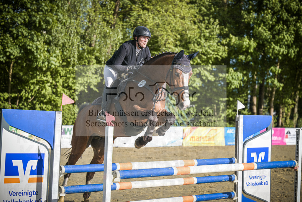 DOS_3545 | Entdecke hochwertige Reitturnierfotos von Foto Oger. Professionell, emotional und authentisch – jetzt Lieblingsmomente im Shop bestellen. - Realisiert mit Pictrs.com