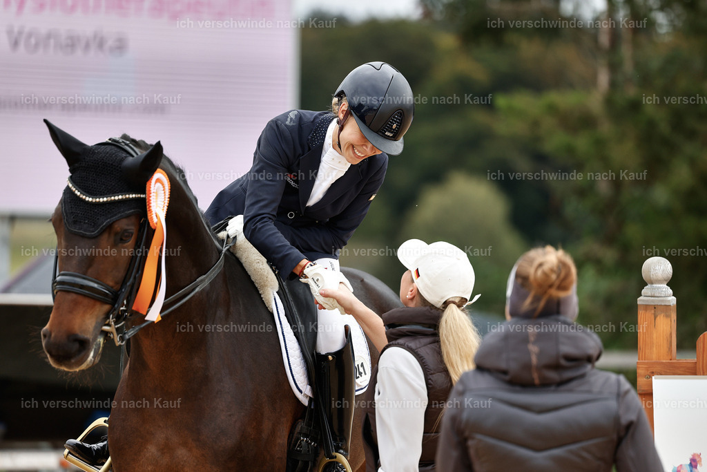 3-Siegerehrung-Dressur M_-StoibPH-2558 | working equitationturnier fotograf videograf stoibphotography marixx film working equitation deutschland reitsport turnierfotografie eventfotografie equestrian events
