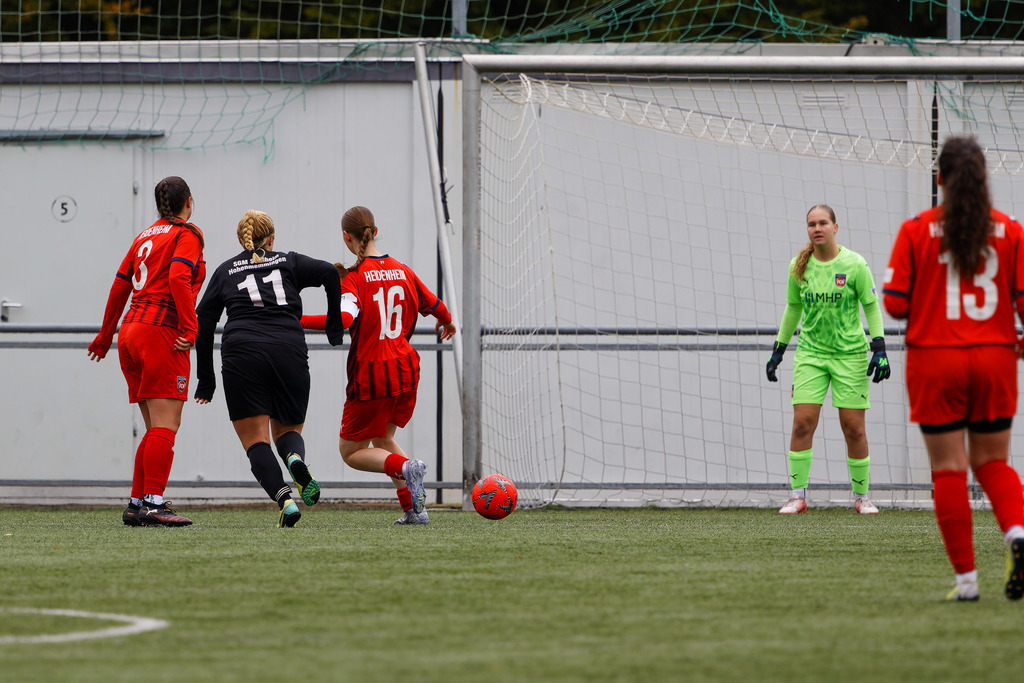 FCHHOH_251005_8212 | 1.FC Heidenheim 1846 II vs. SGM Hohenmemmingen/Sontheim, Fußball, Frauen, Bezirksliga, 2025/2026, 4. Spieltag, 05.10.2025 in Heidenheim, Kunstrasen b. Voith-Arena West(Foto: Michael Bulling) - Realisiert mit Pictrs.com