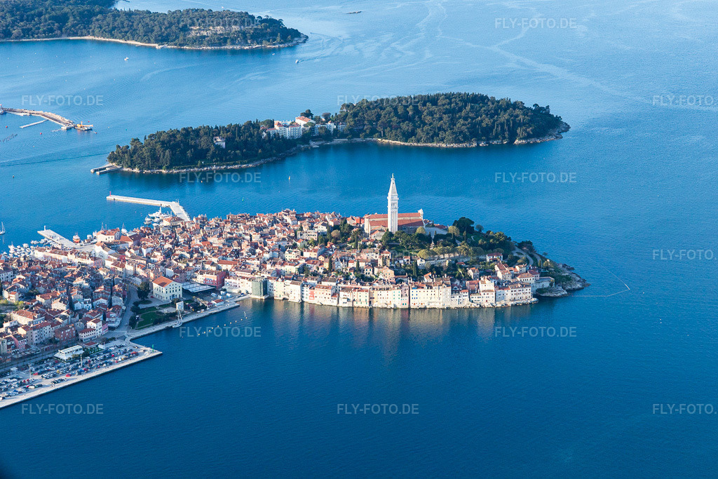Luftbild: Ortsansicht in Rovinj im Bundesland Gespanschaft Istrien in Kroatien. Foto: IMG_106259.jpg vom 14.04.2018 durch Werner Riehm/FLY-FOTO.de