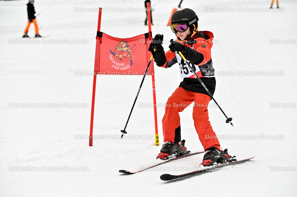 SRF_20.02.2026_0875 | Skirennfotos,Serfaus,Fiss,Ladis,Kinderskirennen,Winter,Tirol,Oberland,skirace,SFL,feelfree,weil wir's genießen,ski,Ski,skifahren,Sonnenplateau, - Realisiert mit Pictrs.com