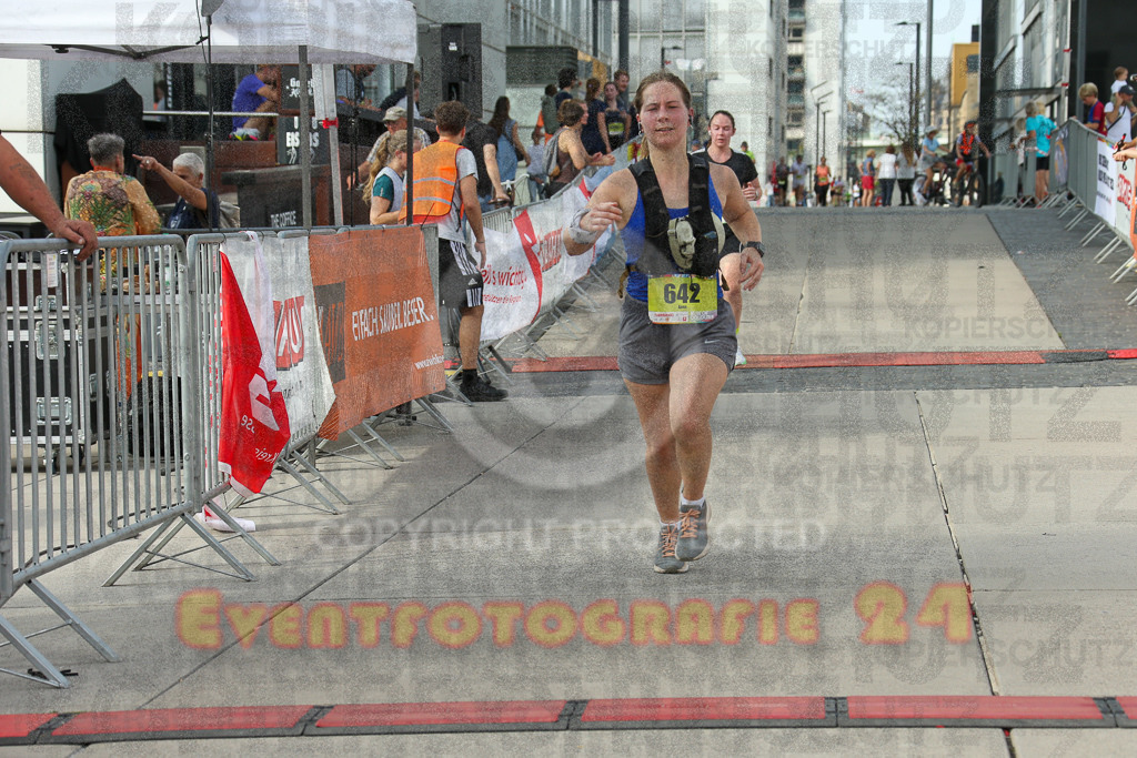 250920_1537_EX1_0235 | Sportfotografie im Rhein-Sieg Kreis, Köln, Bonn, NRW, Rheinland Pfalz, Hessen, etc. Unser Tätigkeitsfeld umfasst den Laufsport vom Volkslauf über den Marathon, Duathlon, Triathon bis zum Ultralauf wie Kölnpfad Ultra oder Schindertrail.