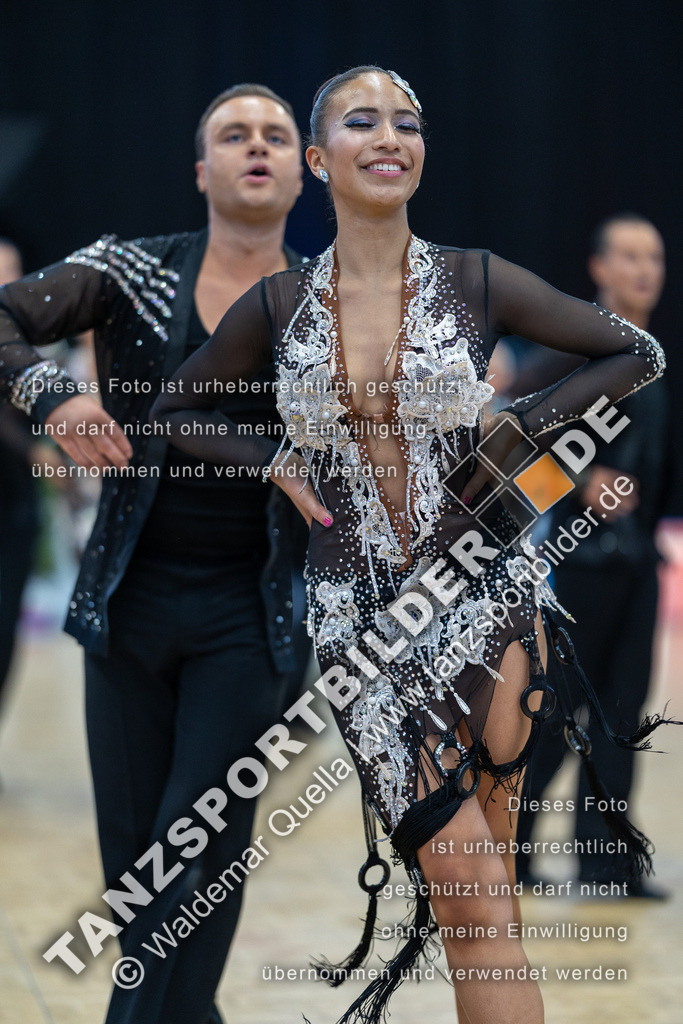 20230415-11347 | Hier finden Sie Tanz Bilder vom Latein und Standard Formationen tanzen. Sportbilder vom Tanzsport. Schöne Fotos und von Weltmeisterschaft, Europameisterschaft, Bundesliga, Regionalliga, Oberliga und Landesliga sowie von GOC Stuttgart, DanceComp, WM Bremen