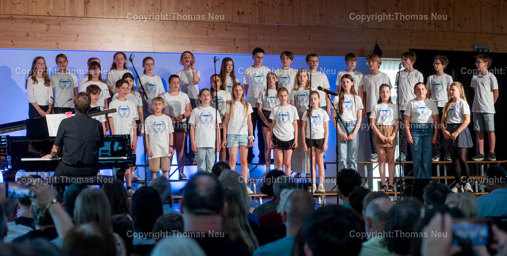 DSC_1791 | Bensheim, 17.6.2025, Sommerkonzert AKG Mensa, Chor der 5. und 6. Klassen unter Leitung von Gregor Knop, ,, Bild: Thomas Neu