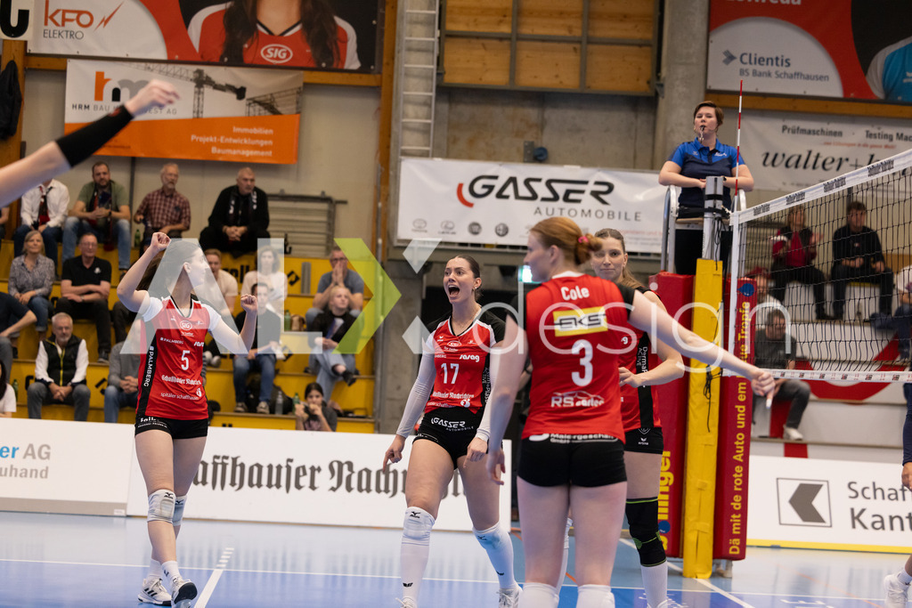 Volleyball I Frauen I Saison 2025-2026 I Volleyball NLA | Women I 1/2 Finals I  VC Kanti Schaffhausen - Sm'Aesch Pfeffingen I 07.03.2026 | VC Kanti Schaffhausen Jubel - Realisiert mit Pictrs.com