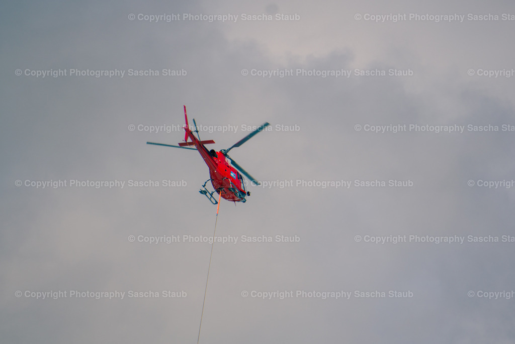 Hubschrauber im Einsatz | Willkommen im Shop von Photography Sascha Staub. Hier findest du alle Fotos und Medieninhalten von Sascha Staub. In diesem Shop kannst du Lizenzen zu den Fotos, Drucke und Gutscheine für den Shop erwerben.  - Realisiert mit Pictrs.com