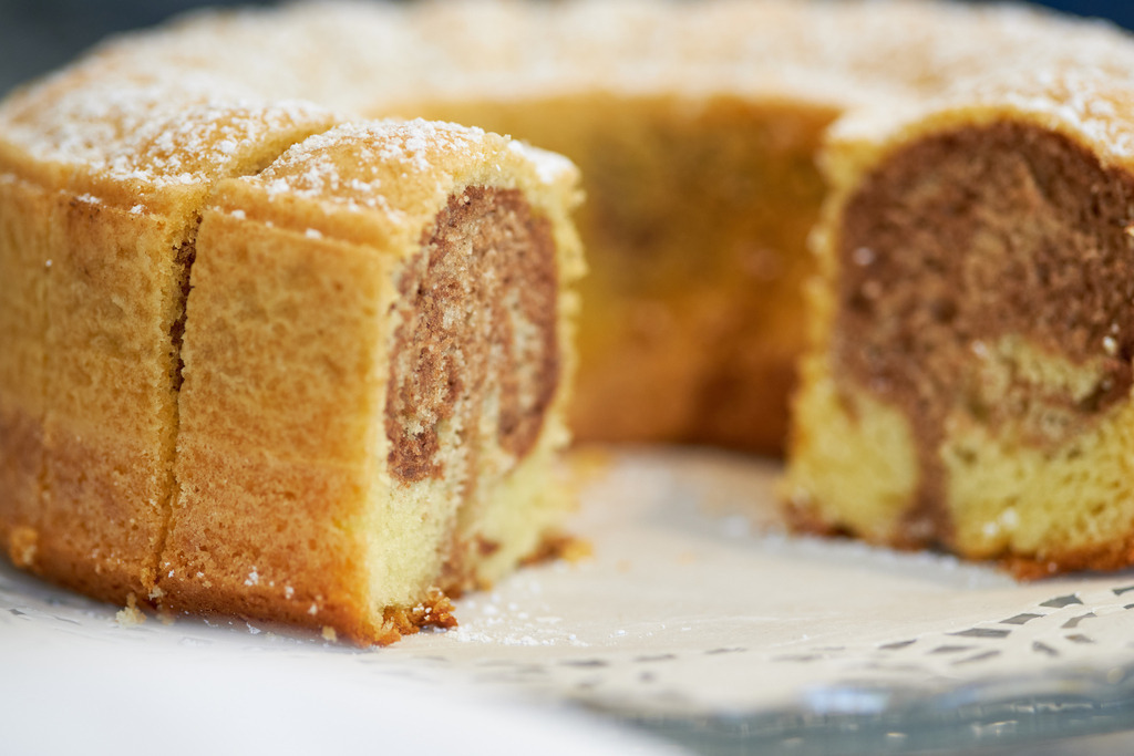 angeschnittener Marmorgugelhupf | Wien, Austria - May 28, 2021: angeschnittener Marmorgugelhupf. - Realisiert mit Pictrs.com