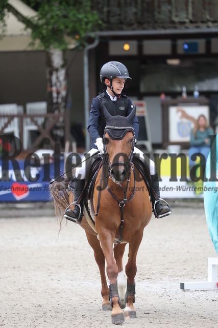 Ichenheim_2024_Prfg.Nr.26_Stilspring-WB_60cm_Samuel Weingärtner_Henriette PCM (2) | Alle Fotos der Reiterjournal Fotografin Doris Matthaes im Reiterjournal Online-Fotoshop. - Realisiert mit Pictrs.com