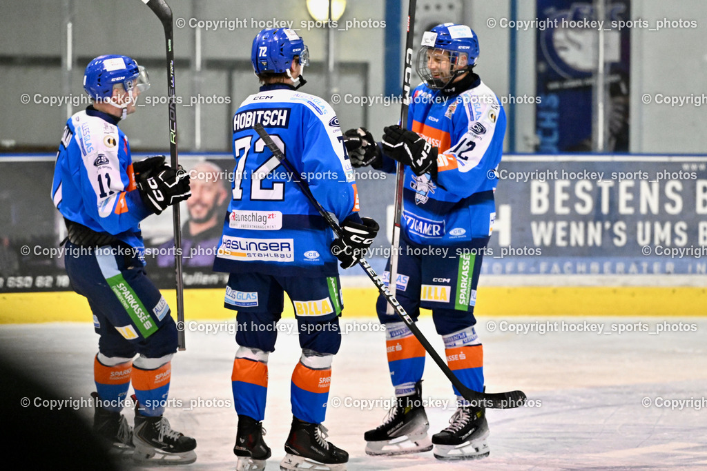 ESC SPARKASSE STEINDORF vs. EV ZELTWEG MURTAL LIONS | Jubel ESC Steindorf Mannschaft, #11 Kalan Luka ESC Steindorf, #72 Hobitsch Samuel ESC Steindorf, #12 Cimzar Tadej ESC Steindorf, ESC SPARKASSE STEINDORF vs. EV ZELTWEG MURTAL LIONS, ESC SPARKASSE STEINDORF vs. EV ZELTWEG MURTAL LIONS am 27.12.2025 in Steindorf (Ossiachersee Halle), Austria, (Photo by Bernd Stefan)