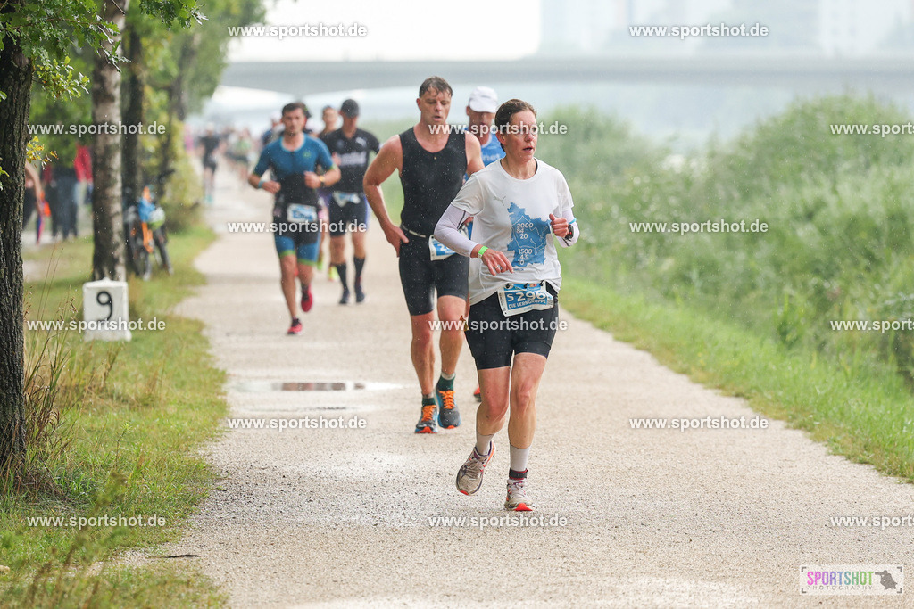 LUR_1229 | 34. M-net Erlanger Triathlon 2025 #erlangertriathlon  #mnettriathlon2025 #mnettriathlon #team #olympischedistanz #mitteldistanz #triathlon #maindonaukanal  #erlangertriathlon2025 #yourpictrs #tv1848 #tv1848erlangen  #triathlonbayern #sportinerlangen #demsportverbunden #sportshot_your_pictrs Copyright: www.sportshot.de