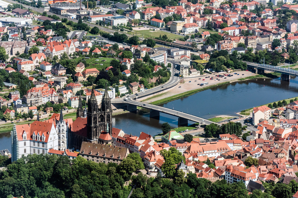 dr__0010381.jpg | MEIßEN 24.06.2016 Burganlage des Schloß Albrechtsburg mit dem Hochstift Dom am Domplatz in Meißen im Bundesland Sachsen. // Castle of Schloss Albrechtsburg on Domplatz in Meissen in the state Saxony. Foto: Daniel Reiter