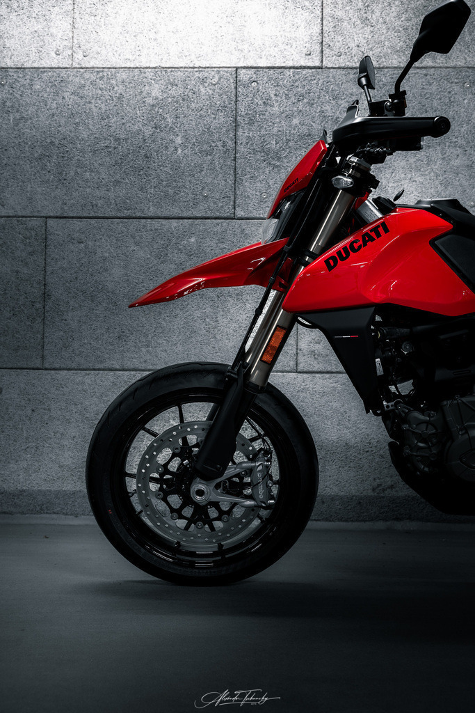Hypermotard 698 Mono | Entdecken Sie die faszinierende Welt von Alexander Tschuncky Arts: Kreative Fotografie, atemberaubende Automobilkunst und hochwertiger Bilderdruck. Lassen Sie sich inspirieren! - Realisiert mit Pictrs.com