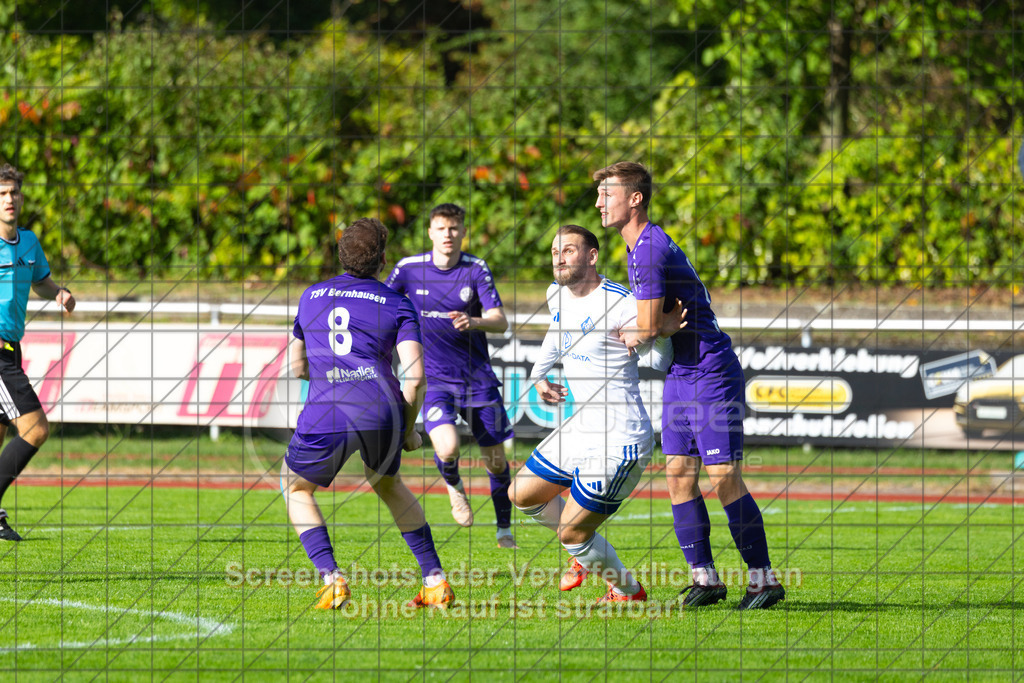 20261010_153341_0643_(c)_by_PhotoPeet | #,1.FC Eislingen (weiß) vs. TSV Bernhausen (lila), Fussball, Landesliga 2 - wfv, 11. Spieltag, Saison 2026/2027, Rasenplatz, Eichbachstation, Haldenstraße, 73054 Eislingen, 10.10.2026 - 15:30 Uhr,Foto: PhotoPeet / Sport- &amp; Eventfotografie / Peter Harich