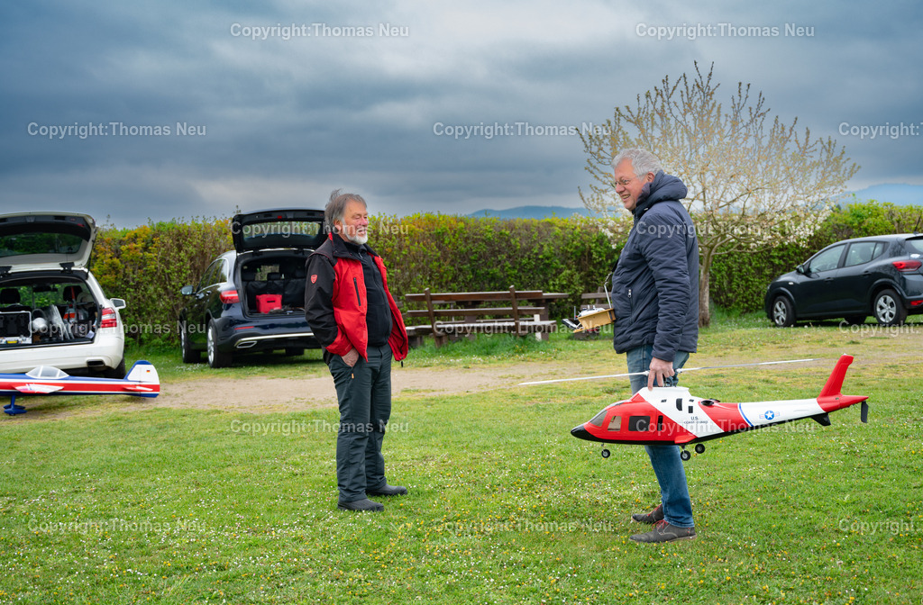 Modellflieger-Bensheim-Fotografie-Thomas-Neu-76 | bbe, Bensheim, Modellflieger Vorsitzender Heino Eickmeier und Heinz Wolf (Vollbart) ,  ,Bild: THomas Neu