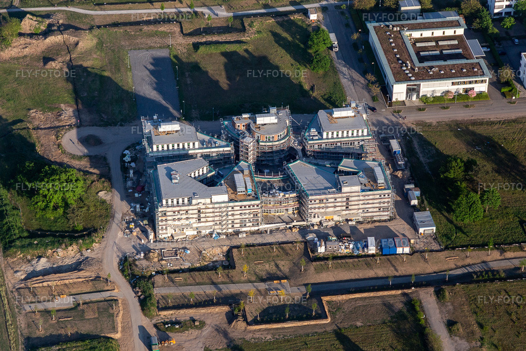 Luftbild: Baustelle zum Neubau eines Forschungs- Gebäudes und Bürokomplex des LTC - Linder Technologie Campus in der Wilhelm-Schickard-Straße im Technologiepark Karlsruhe im Ortsteil Rintheim in Karlsruhe im Bundesland Baden-Württemberg in Deutschland. Foto: IMG_120494.jpg vom 23.04.2020 durch Werner Riehm/FLY-FOTO.de
