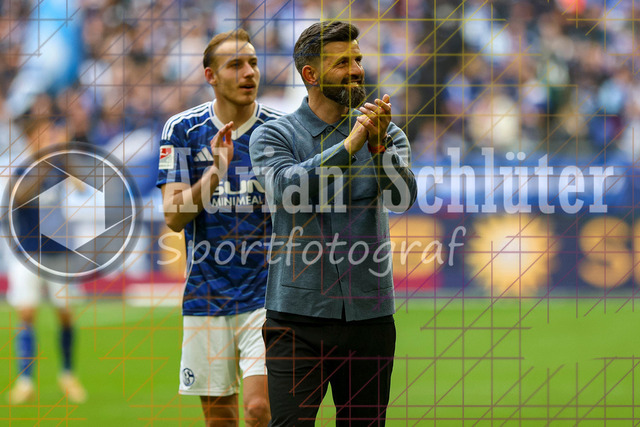 05.04.2026, GER, Fussball, Herren, 2. BL, Saison 2025/2026, FC Schalke 04 - Karlsruher SC | Trainer Miron Muslic (S04) Schlussjubel, jubelt nach dem Sieg 