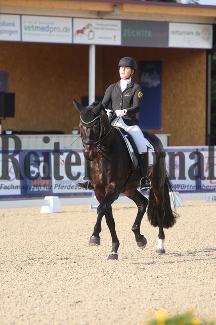 Birkhof_2024_Prfg.Nr.09_Dressur_Kl.S_Nachwuchspferde_Victoria Rohrmuss_Final Edition 7 (1) | Alle Fotos der Reiterjournal Fotografin Doris Matthaes im Reiterjournal Online-Fotoshop. - Realisiert mit Pictrs.com